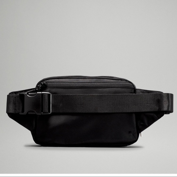 New Release Lululemon Large Everywhere Belt Bag Black EBB Fanny Pack NWT - Picture 5 of 12